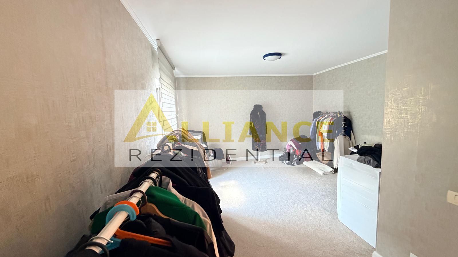 Vila spatioasa cu 9 camere foisor magazie curte amenajata complet - Poză 15