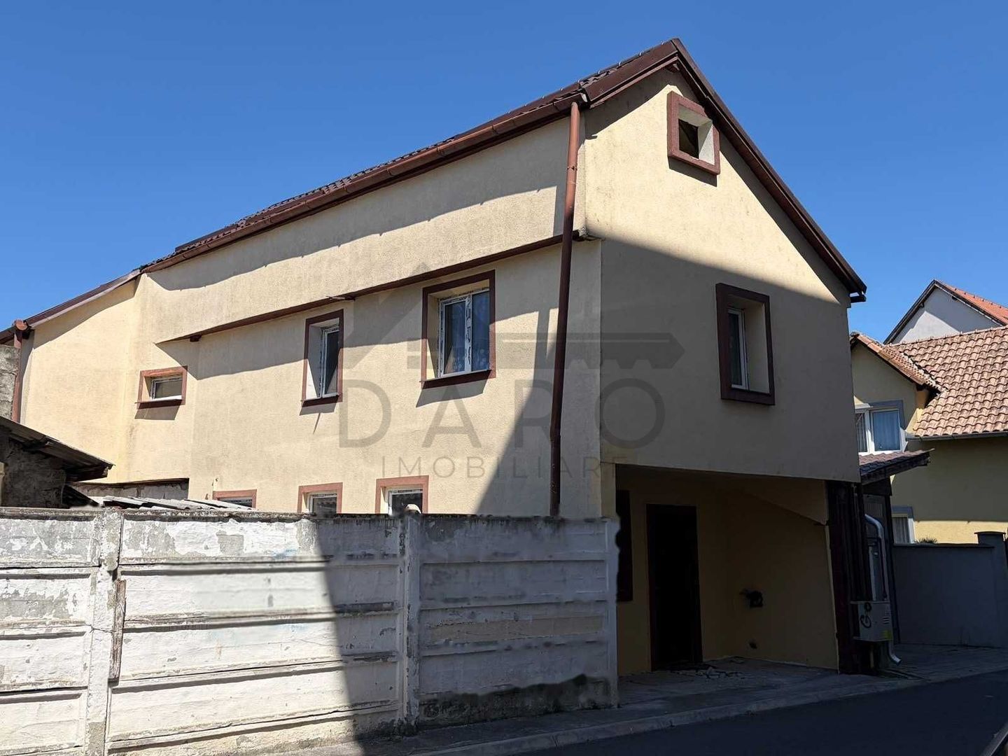 Casă cu etaj, 141 mp utili, curent trifazic, Sângeorgiu de Mureș - Poză 1