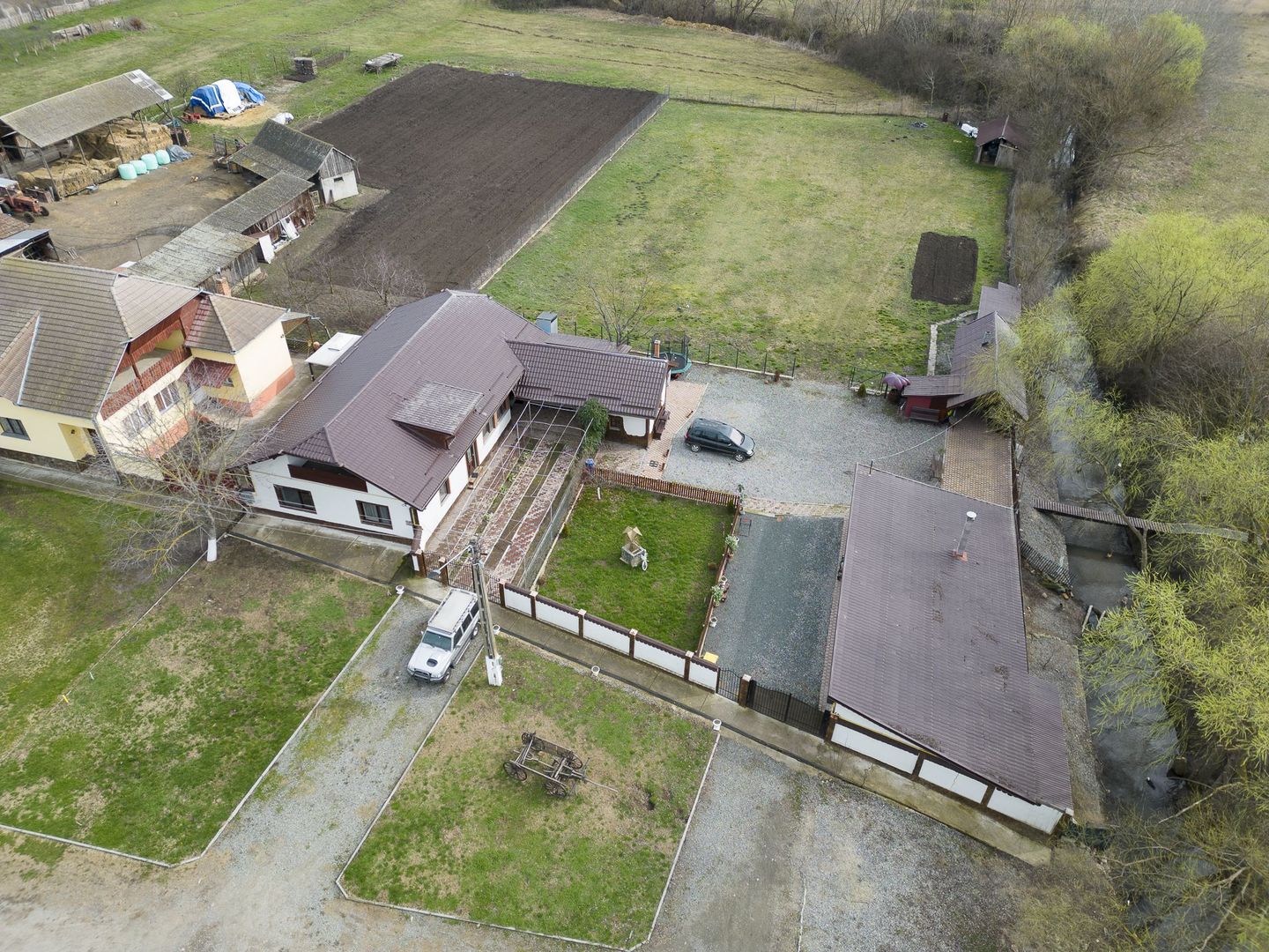 Proprietate imobiliară cu potențial extraordinar! - Poză 69