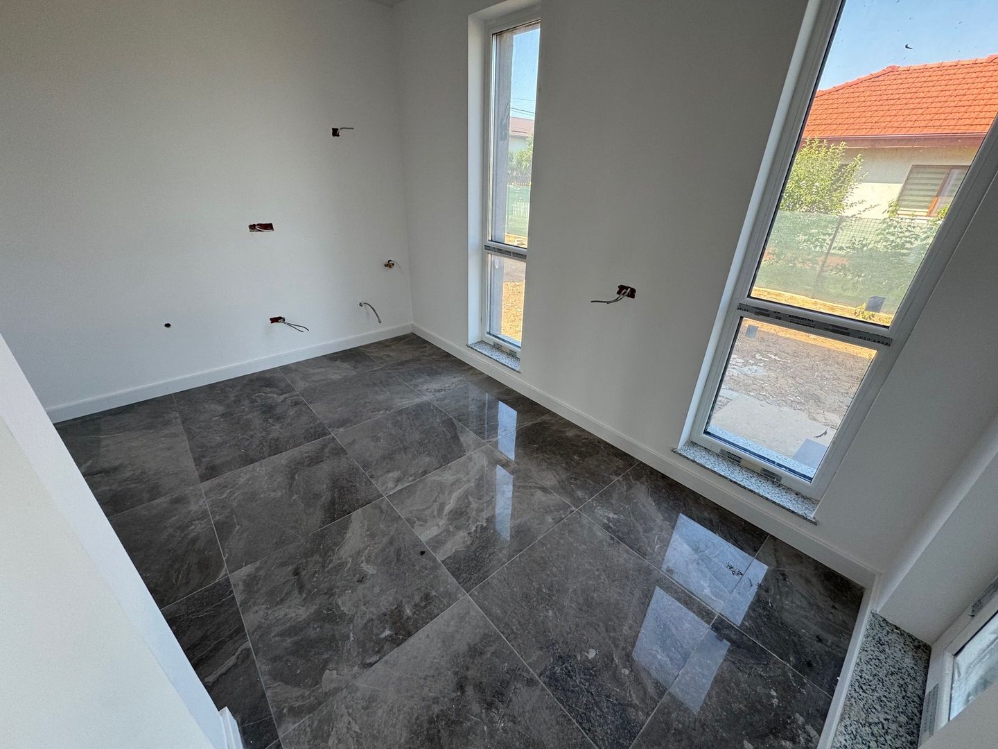 Vile Tunari, zona BUNA, Toate Utilitatile, curte 350m2 - Poză 8