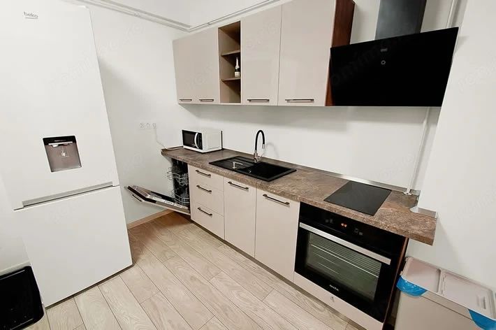 De inchiriat apart. 2 Camere - Riviera - Vedere Dunăre și Parcare Privată - Poză 3