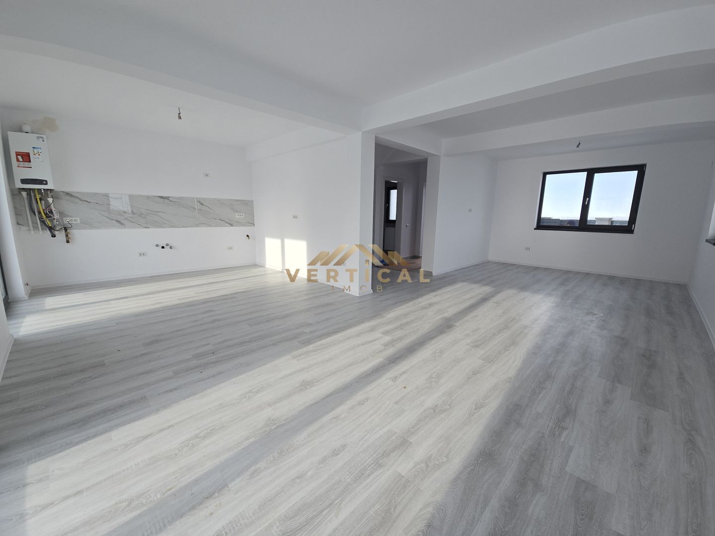 Vila cu teren superb in comuna Berceni! 4 Camere - Poză 3