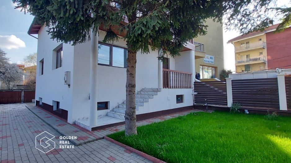 Vila cu 5 camere, 4 bai, Otopeni-centru, COMISION 0, renovata complet - Poză 1