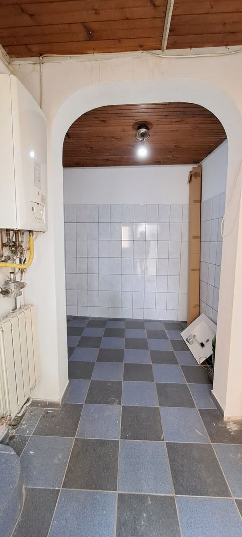 Tineretului, 350 metri metrou, casa 2 camere + curte, pretabil birou - Poză 8