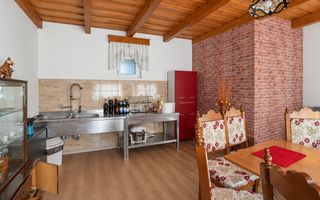 Casă pe parter, cu teren de 1.280 mp și foișor închis – Covăsânț, Arad - Poză 6