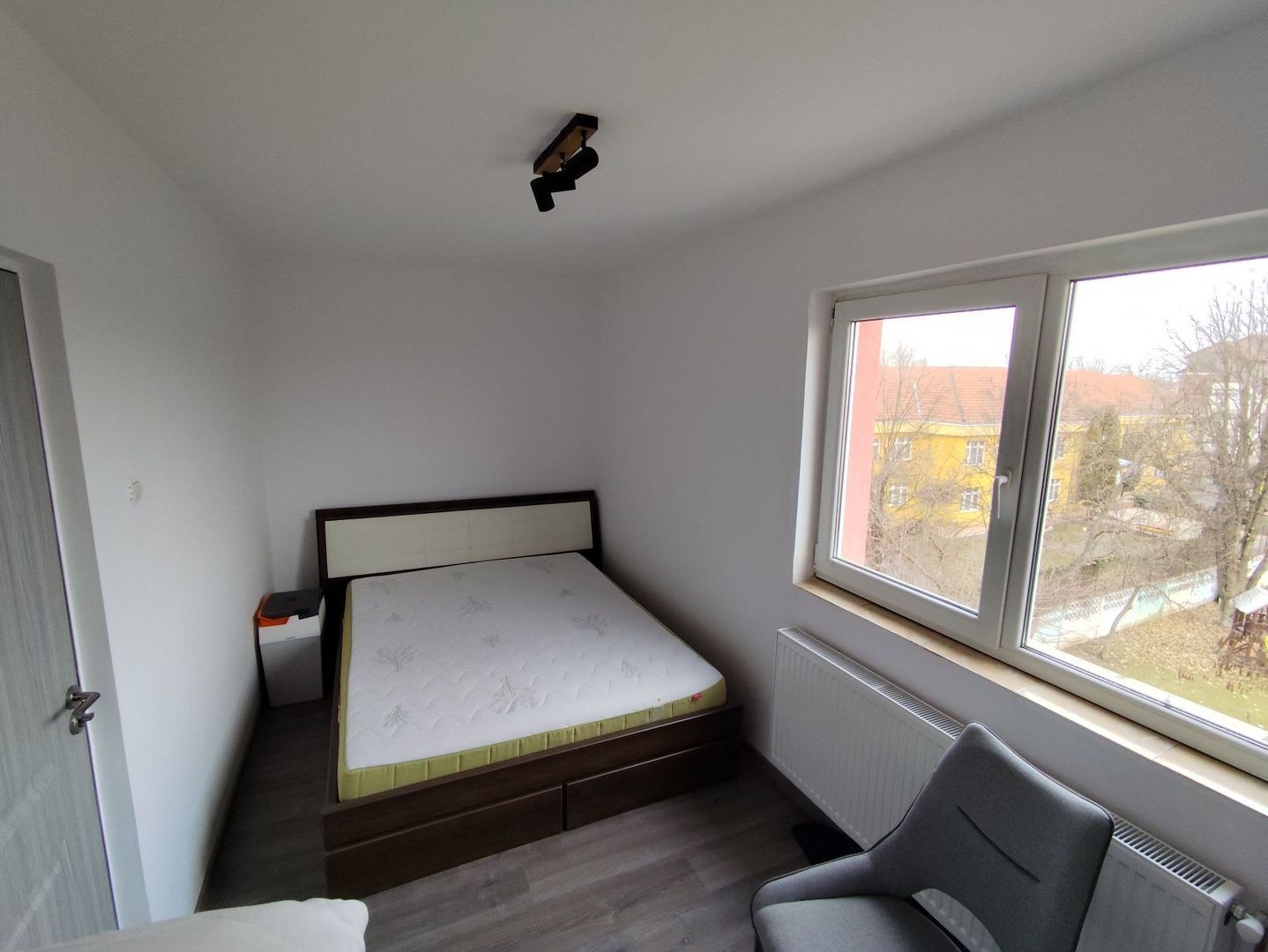 BRASADAS vinde Ap 2 Cam etaj 3/4 Solidarității. - Poză 1