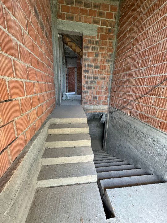 Vila deosebita, D+P+E+M, nefinalizata, 10 camere,2838m2, negociabil - Poză 21