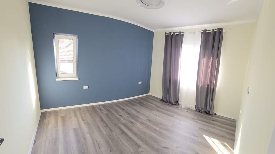 Duplex superb despartit prin garaj - Poză 13