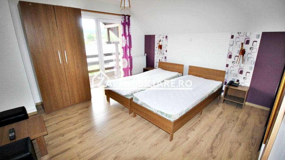 Pensiune P-E-M 9 camere,9 bai,1 bucatarie,teren 900 mp - Poză 4