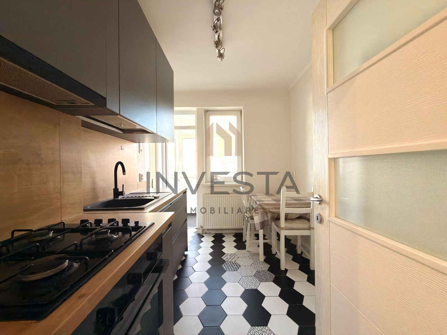 Apartament cu 2 camere, etaj intermediar, Centru, pe strada Traian! - Poză 6