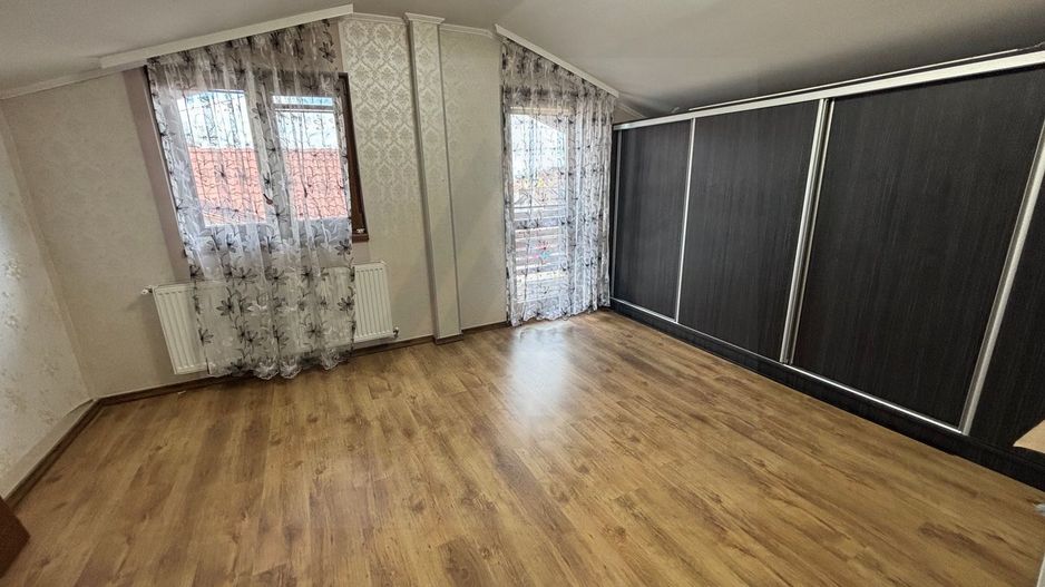 Casa la cheie 5 camere 250 mp curte libera 4 bai P+1+M Arhitectilor - Poză 13