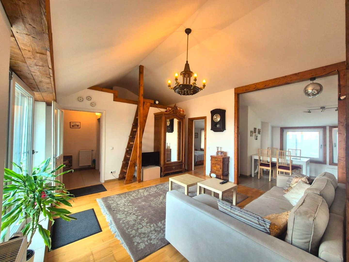 Apartament in casă, într-o zonă exclusivistă, priveliște deosebită. - Poză 16