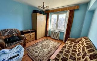 Vand apartament 3 camere, etaj 3 - Poză 1