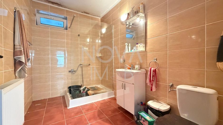 CASA DE VANZARE IN AVRIG – SPATIU GENEROS - Poză 10