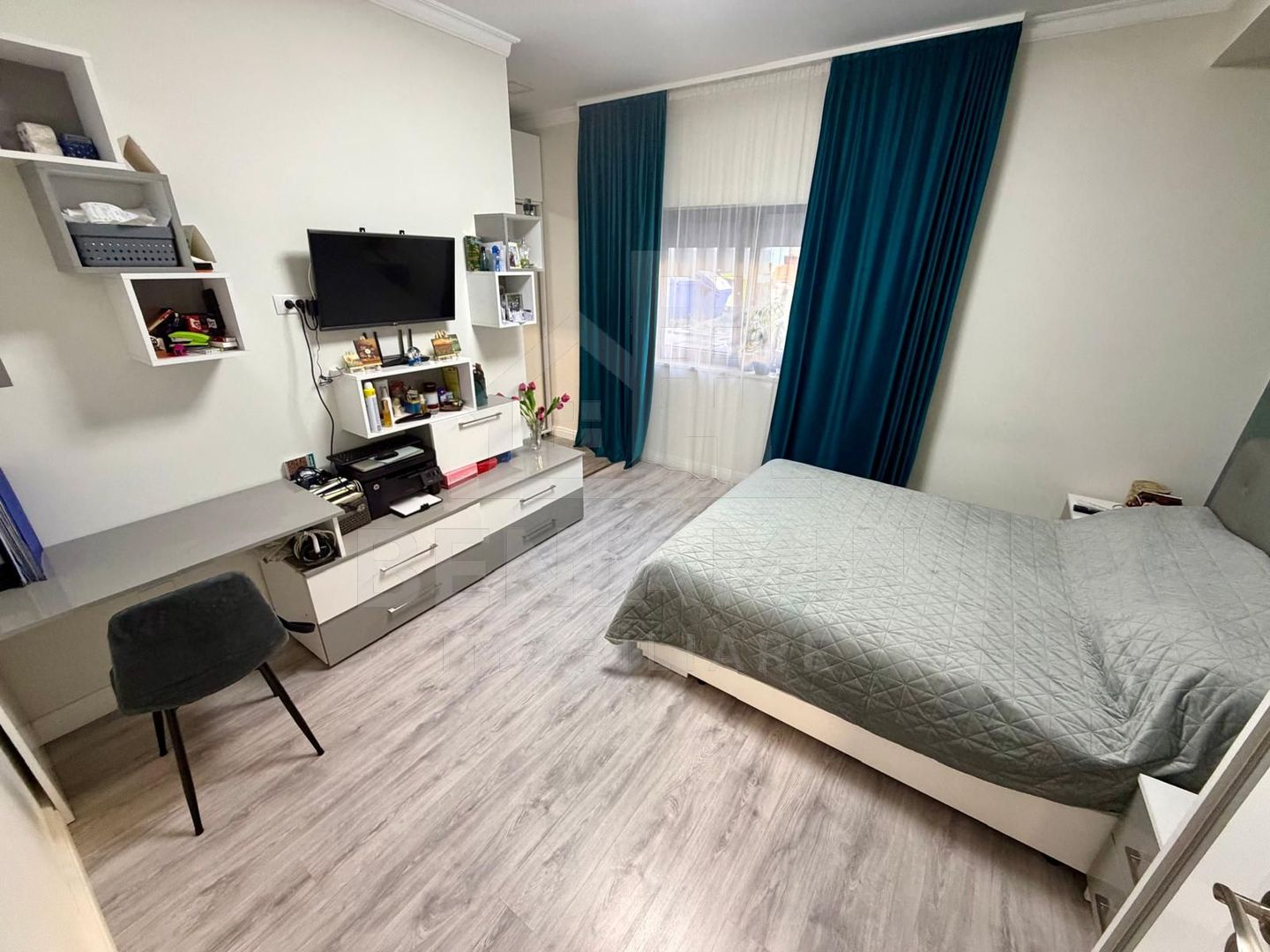 Apartament decomandat deosebit 3 camere 2 bai bloc 2020 cu parcare - Poză 11