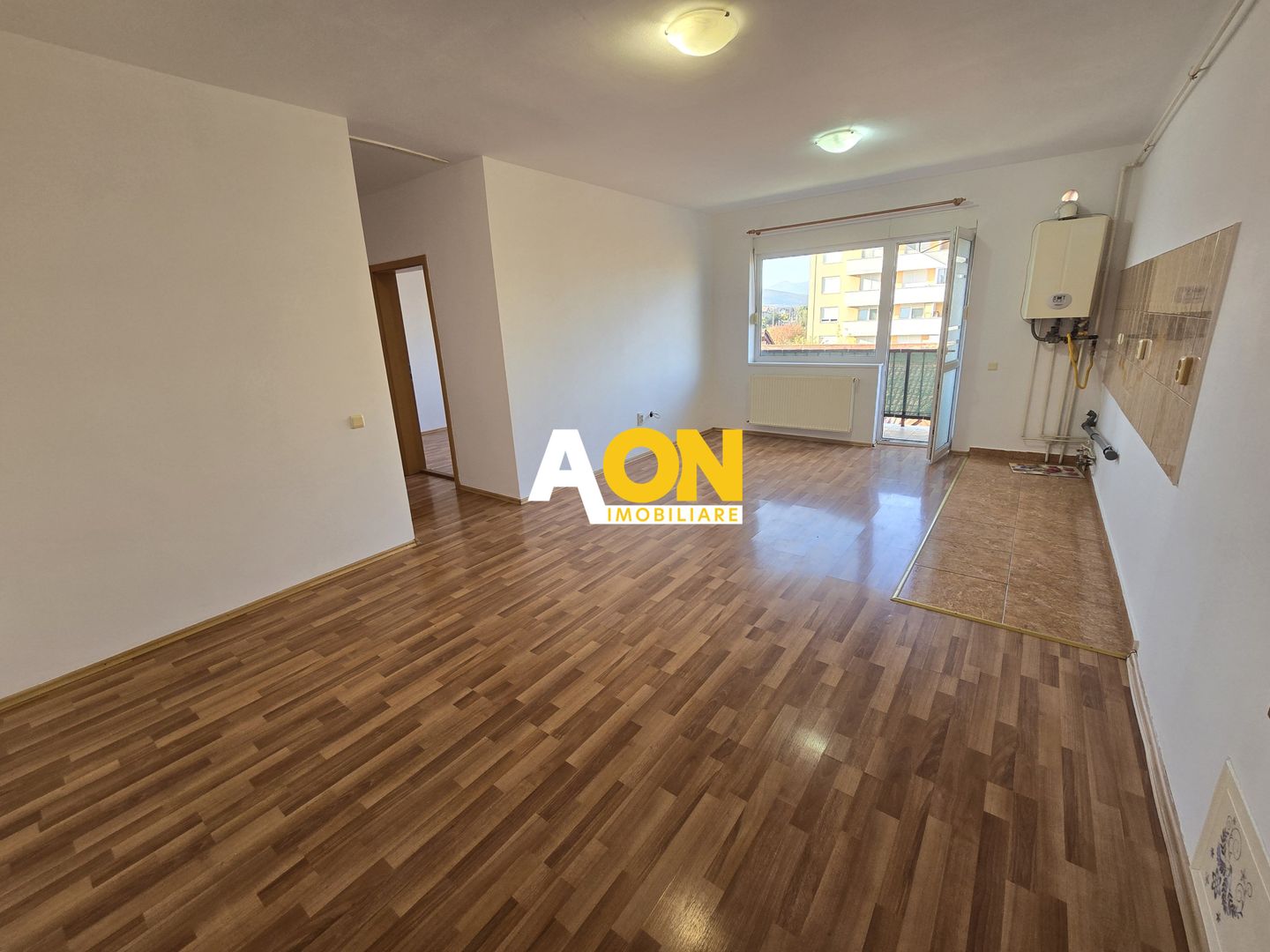 Apartament 3 Camere Decomandat, Zona Cetate, 2 Balcoane - Poză 2