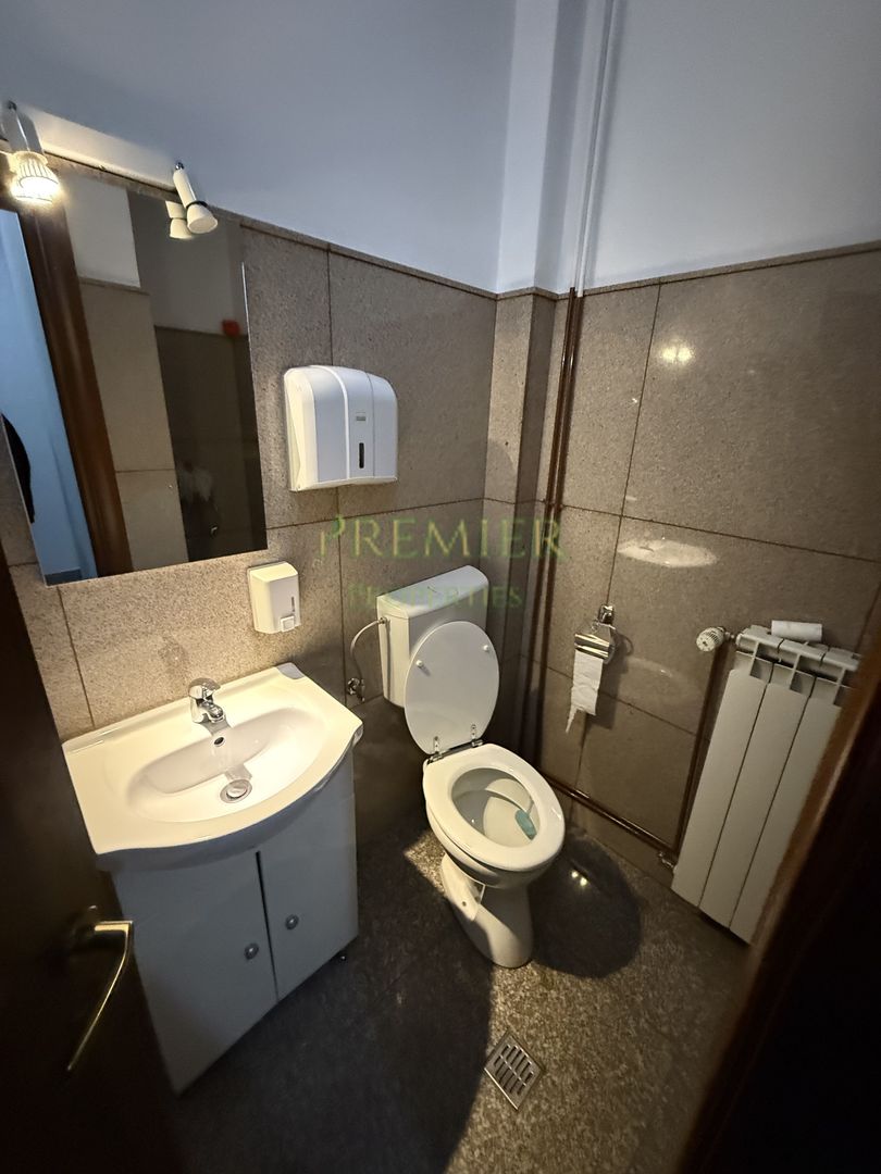 Casă de vânzare  pretabilă pentru clinica, cabinet medical, birouri - Poză 5