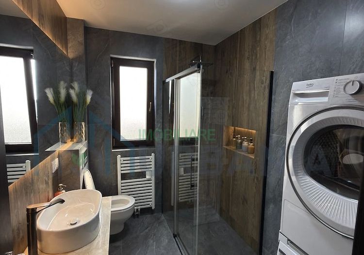 Vând apartament cu 3 camere - Poză 1