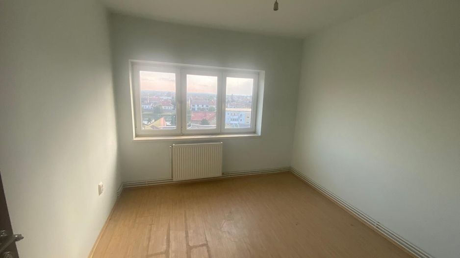 Apartamente de vânzare Lugoj , trei camere, zona Central - Poză 3