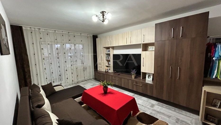 Apartament cu 4 camere decomandat, ideal pentru o familie! - Poză 2