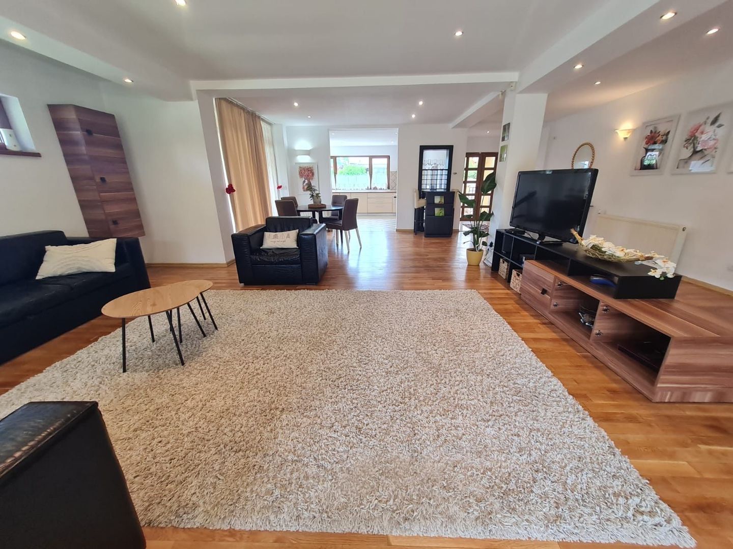 Vila spațioasă și recent renovată în Ghiroda! - Poză 60