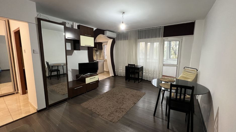 Garsoniera decomandata bloc 1986 Lujerului, Militari - Poză 1