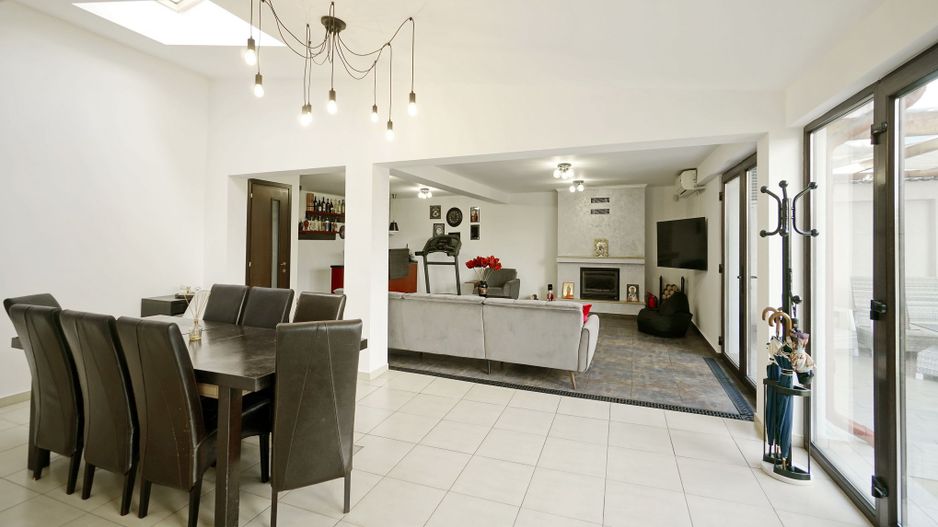 Brancoveanu  P+2, 8 cam, 6 dormitoare, 6 bai, 3 garaje teren 650 mp - Poză 8