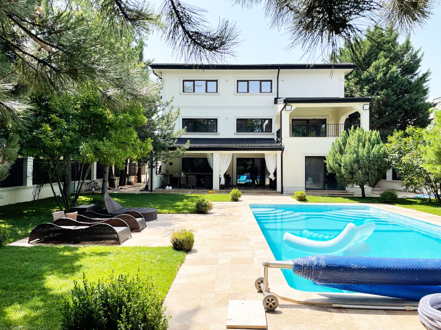 Vila Individuala cu arhitectura superba | 1128mp Teren | Piscina - Poză 1