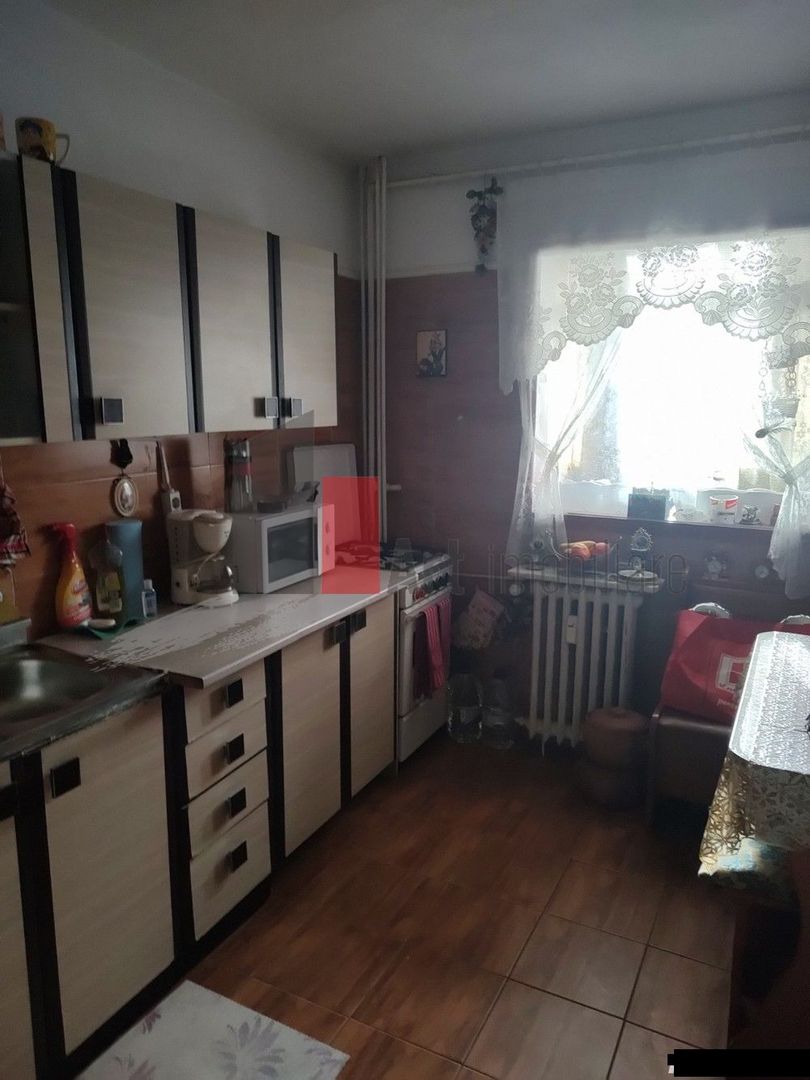Apartament 3 camere Moinesti - Poză 4