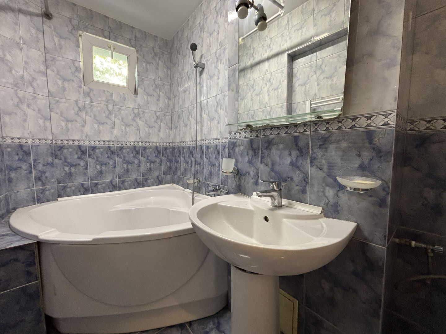 Apartament 3 camere | Etaj 1 | Centrală proprie | Instalații - Poză 12