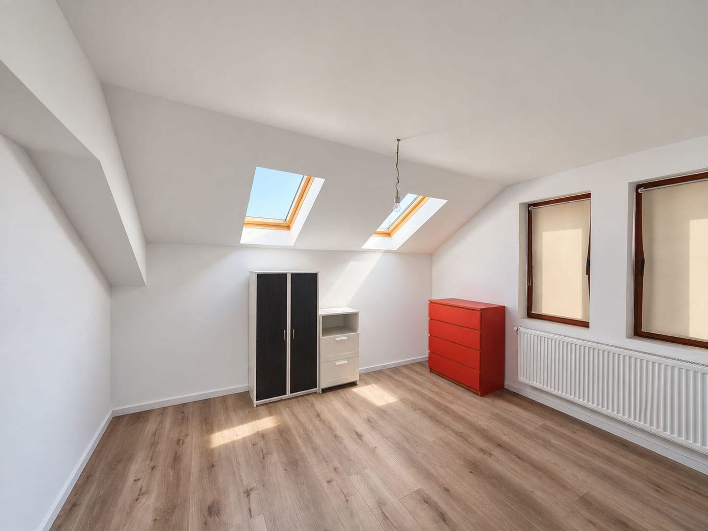 Vila cu 4 camere de închiriat | Henri Coandă | curte - Poză 11