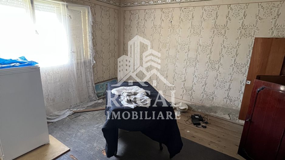 Casă de vânzare în Călanul Mic –  2 clădiri, curte, grădină, garaj - Poză 12