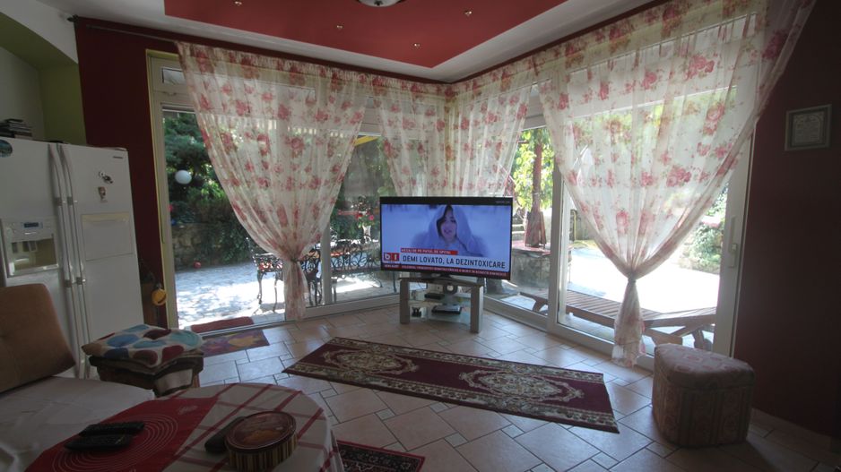 Casă / Vilă cu 8 camere de vânzare în zona Semicentral - Poză 11