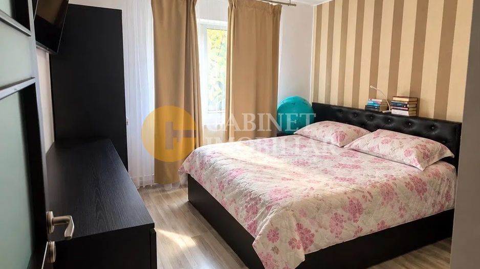 APARTAMENT 3 CAMERE - DECOMANDAT - TARGU CUCU - Poză 2
