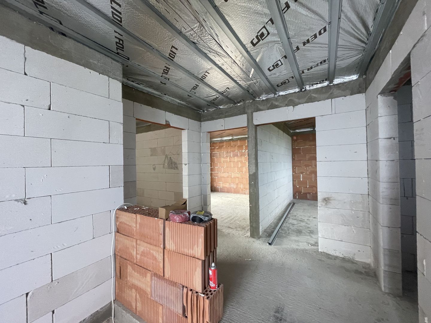 CASA LA ROȘU 220 MP | ZONA RETRASA CU VEDERE PANORAMICA| MARGINEA - Poză 7