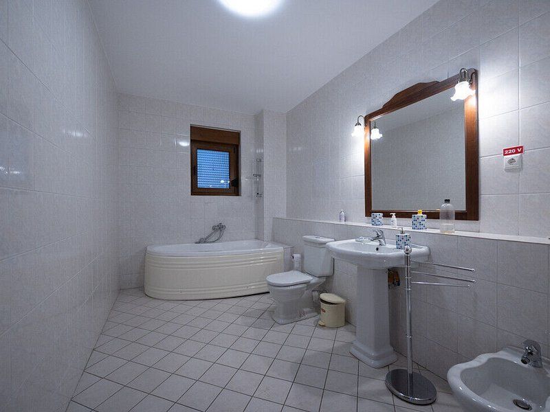 Vila cu 750 mp utili si teren de 1.480 mp in Erou Iancu Nicolae - Poză 34