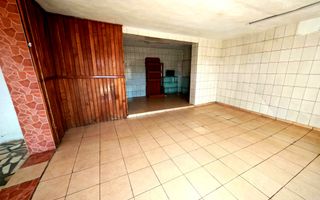 Casă cu teren generos în Dârmănești, Argeș-ideală pentru locuința sau afacere  - Poză 9