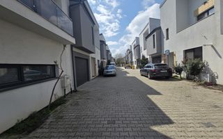 Vilă spațioasă Tunari | Curte mare | Complex închis - Poză 2