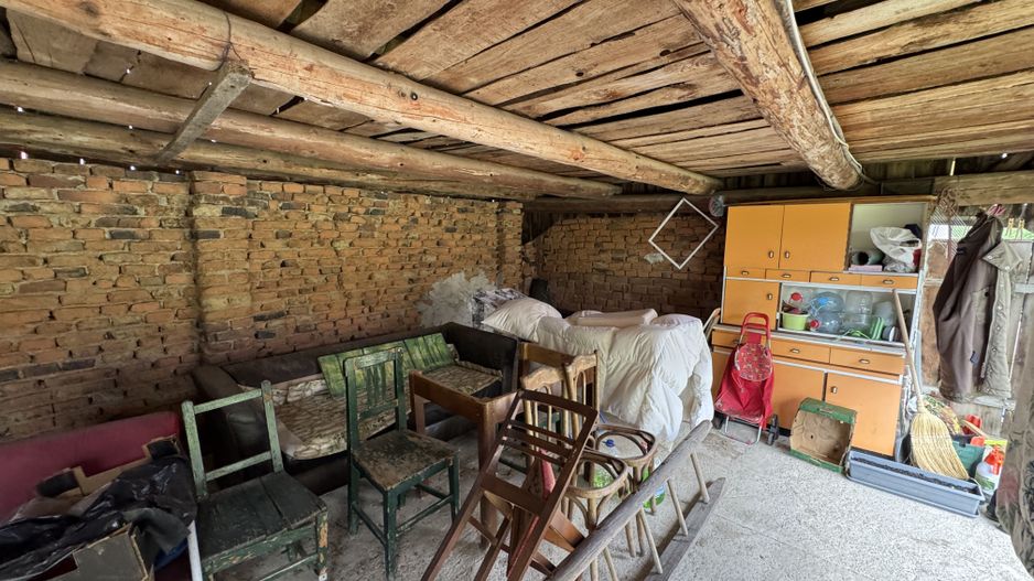 Casa individuala in Arpasu de Sus, teren mare, partial renovata - Poză 8