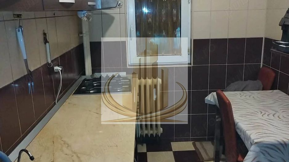 Apartament 3 camere cu parcare chiar lângă scara blocului - Poză 8