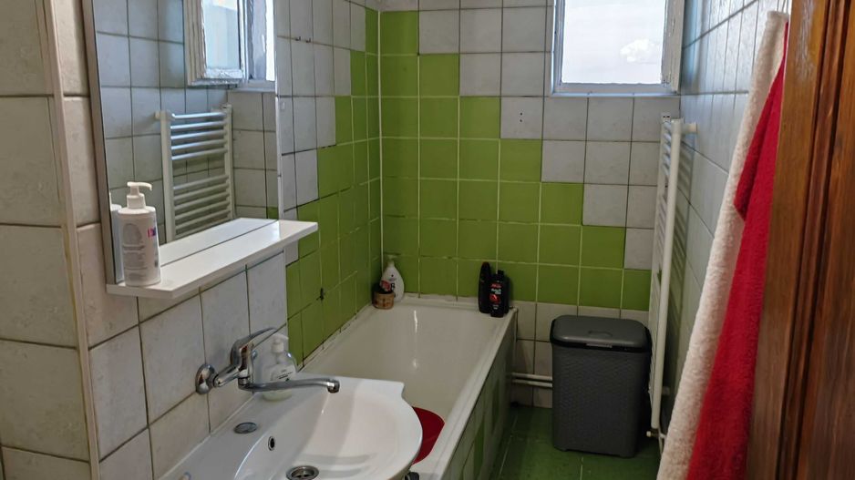 Apartament Spațios cu 3 Camere (76 mp Utili), 2 Băi și Vedere Însorită - Poză 7