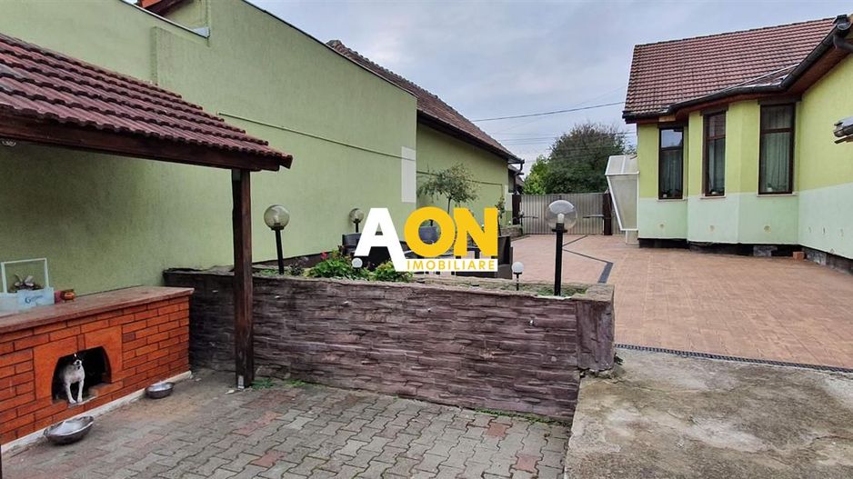 Casa 5 camere cu garaj 1043 mp teren zona Maieri - Poză 2