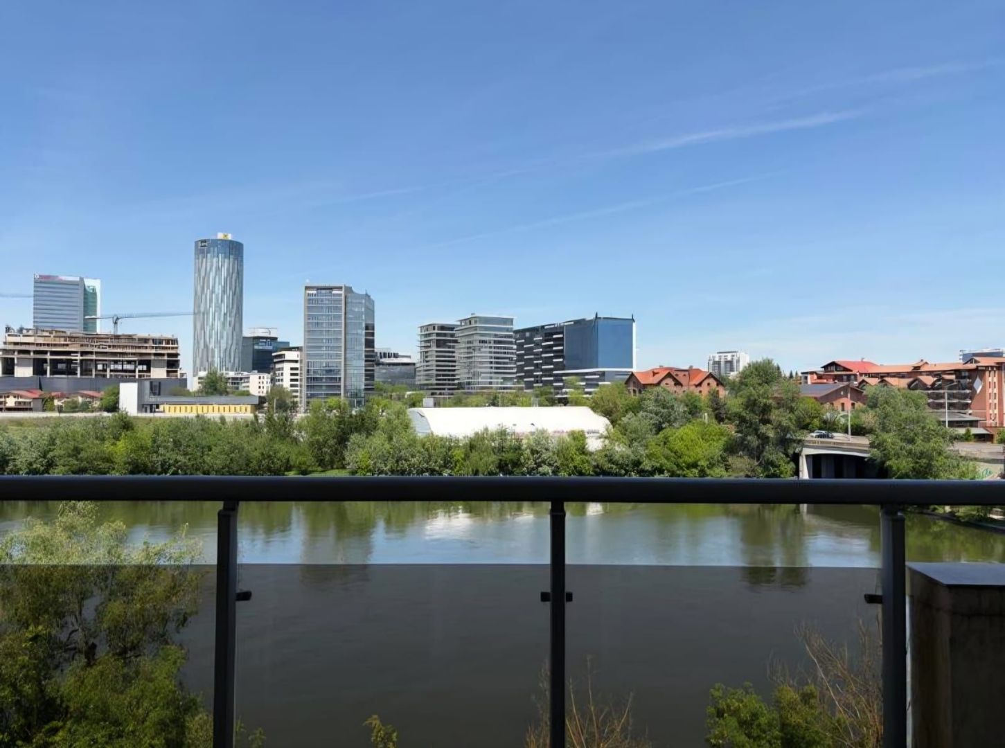 APARTAMENT 4 CAMERE ȘI VEDERE SPECTACULOASĂ CĂTRE LAC FLOREASCA - Poză 1