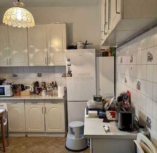 Vilă Spațioasă cu 7 Camere in Domenii – Locație Excelentă - Poză 16