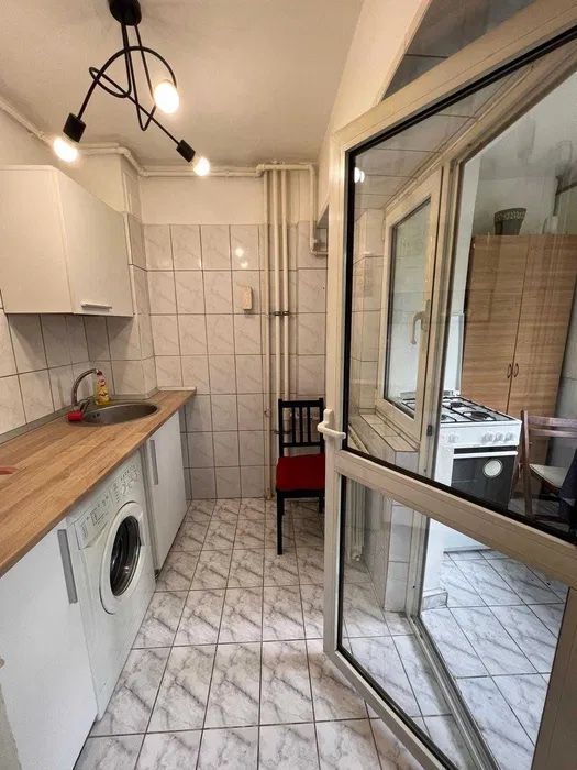 GARSONIERA CRANGASI, BUCATARIE INCHISA, MOBILAT/UTILAT MODERN - Poză 3