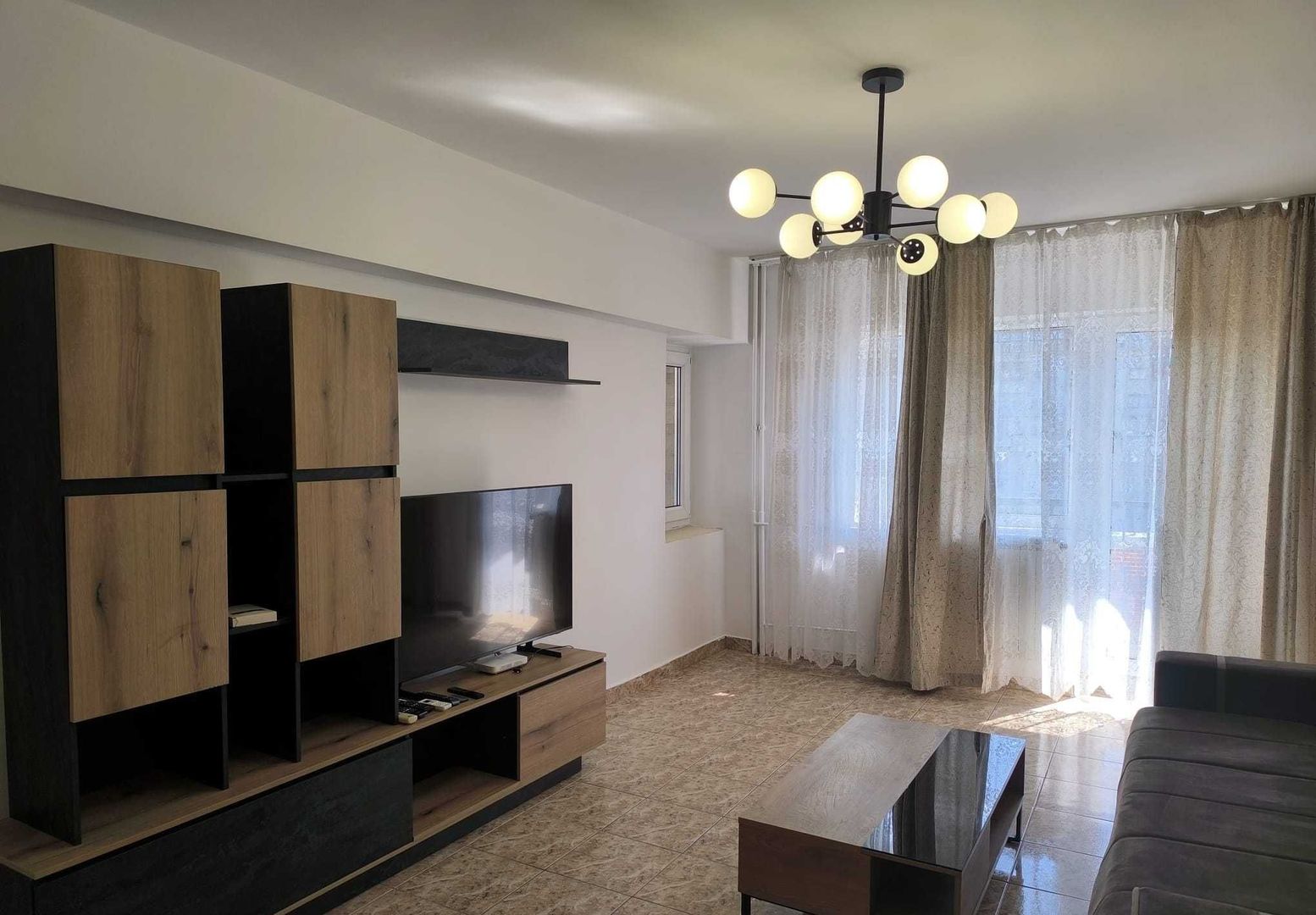 De Închiriat 2 Camere, Bd. Unirii,  3 Balcoane, Loc de Parcare - Poză 1