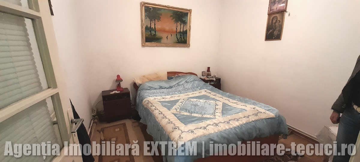 Casă de cărămidă, cu 4 camere, 417mp teren, lăngă Gara de Sud, Tecuci - Poză 6