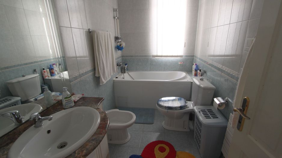 Casă / Vilă cu 8 camere de vânzare în zona Semicentral - Poză 17