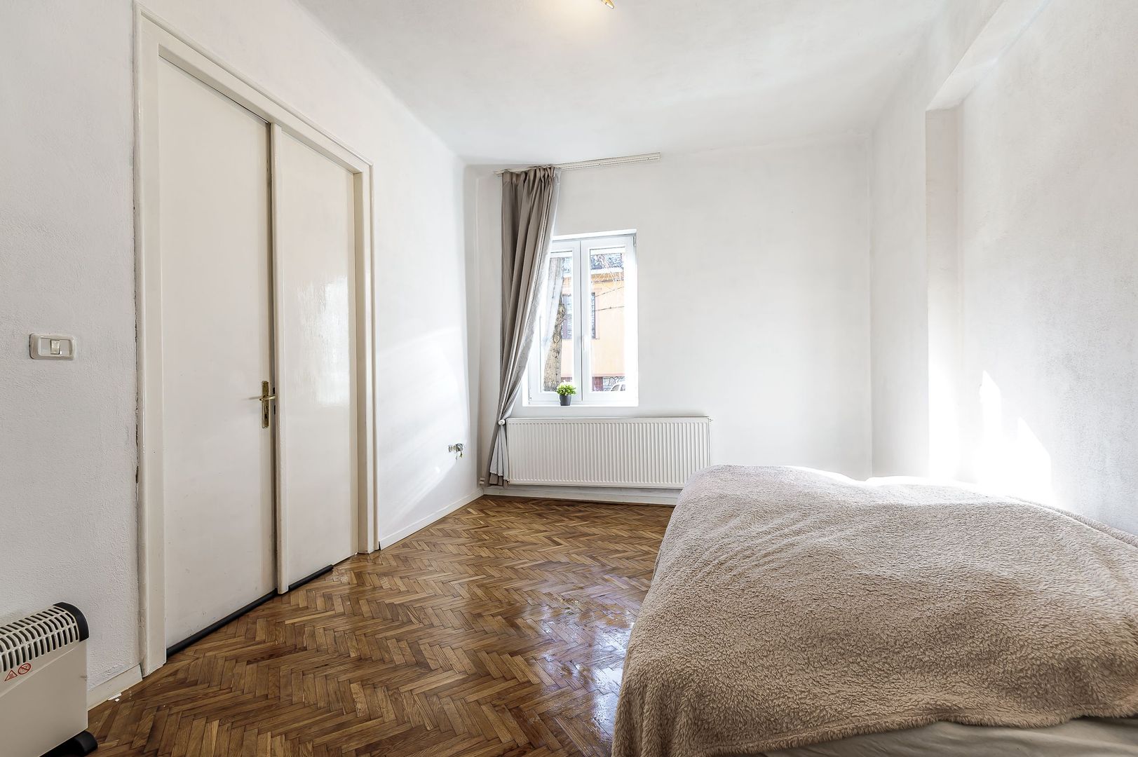 Apartament la casă, zonă centrală - Poză 2