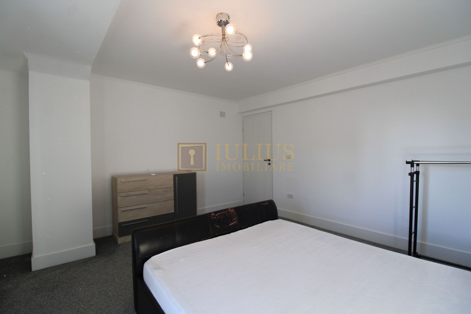 Ciarda Rosie,  4 dormitoare + 2 bai + 2 bucatarii, centrala proprie. - Poză 17